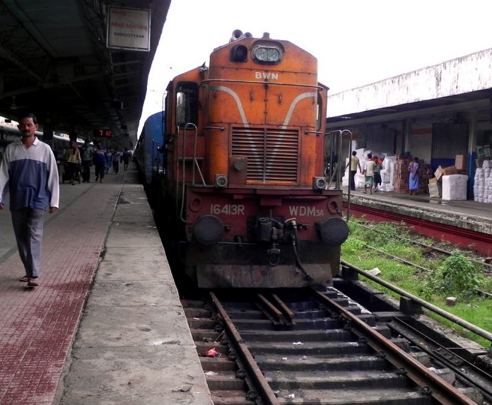 Train stopped at an India station